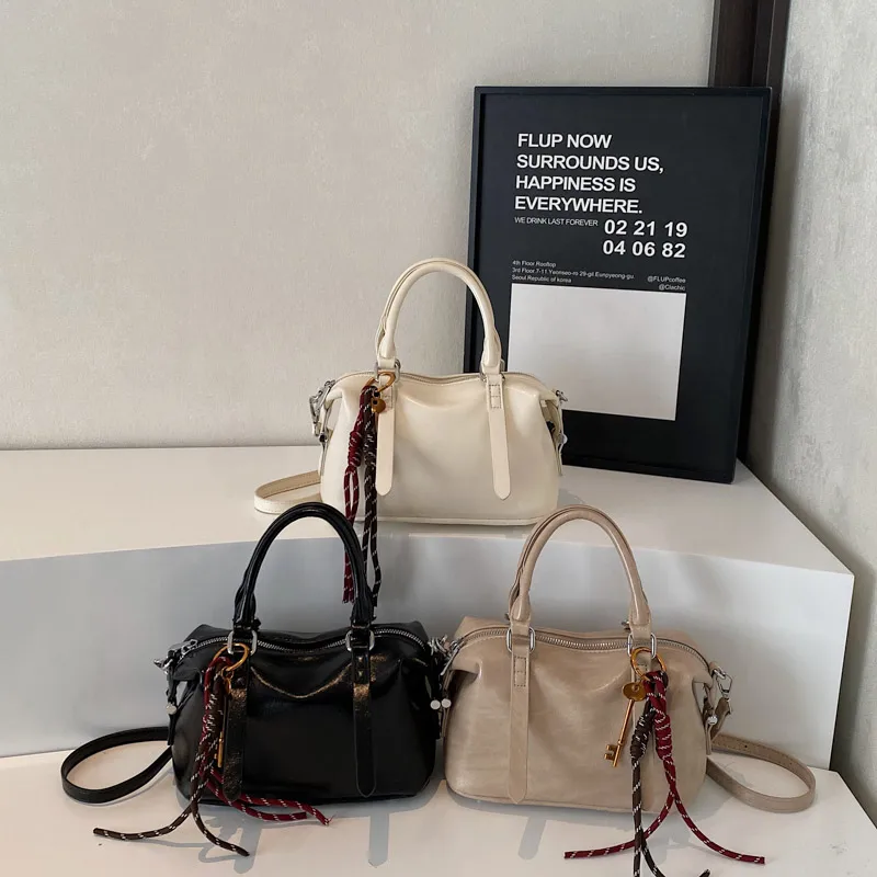 Women's Pu Leather Solid Color Classic Style Streetwear Bucket Zipper Handbag Crossbody Bag display picture 7