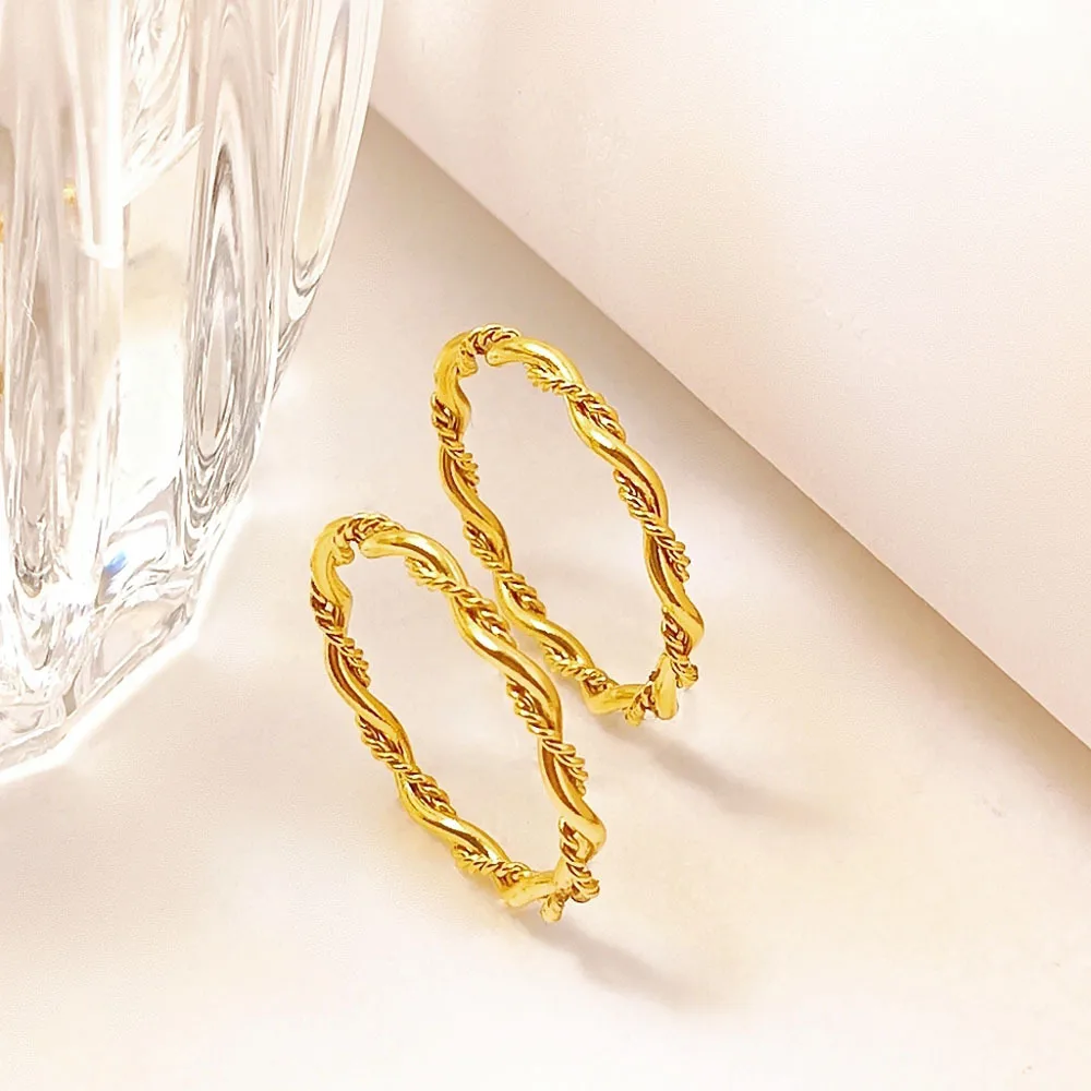 Special-Interest Design Twist Ring Girls Titanium Steel No Fading Ins Style Gold Pigment Ring Simple And Light Luxury Twin Ring display picture 9