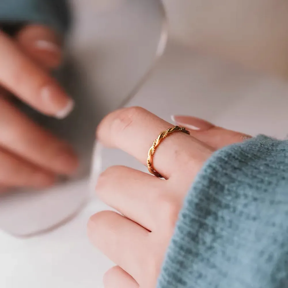 Special-Interest Design Twist Ring Girls Titanium Steel No Fading Ins Style Gold Pigment Ring Simple And Light Luxury Twin Ring display picture 7