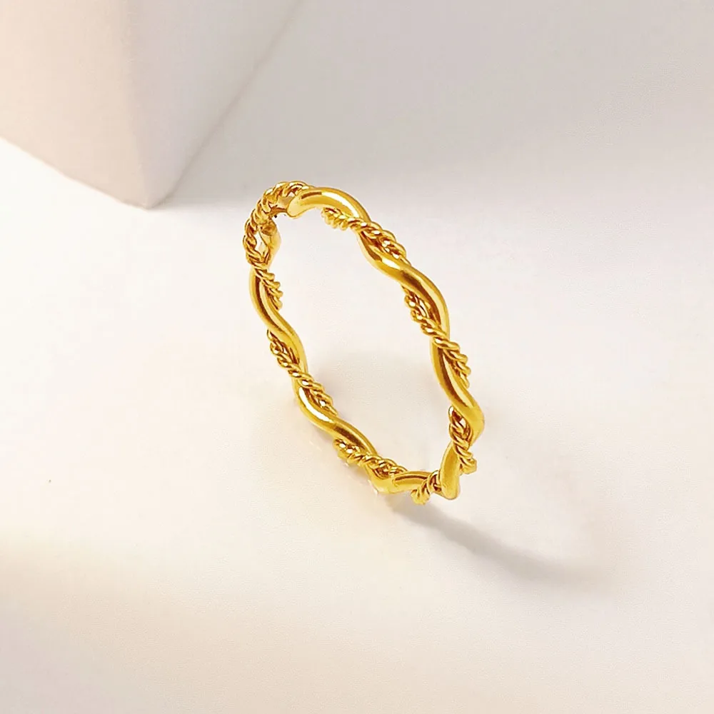 Special-Interest Design Twist Ring Girls Titanium Steel No Fading Ins Style Gold Pigment Ring Simple And Light Luxury Twin Ring display picture 11