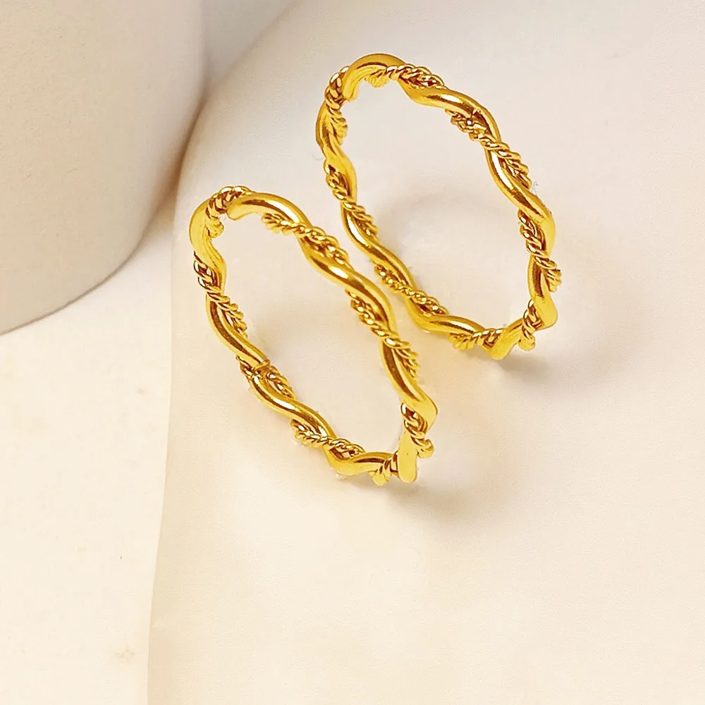 Special-Interest Design Twist Ring Girls Titanium Steel No Fading Ins Style Gold Pigment Ring Simple And Light Luxury Twin Ring display picture 8