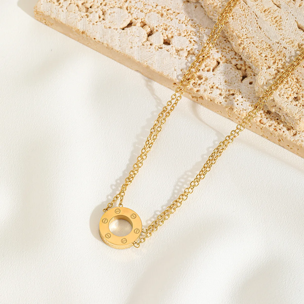 Casual Commute Geometric Round 316 Stainless Steel  Plating 18K Gold Plated Women's Pendant Necklace display picture 3