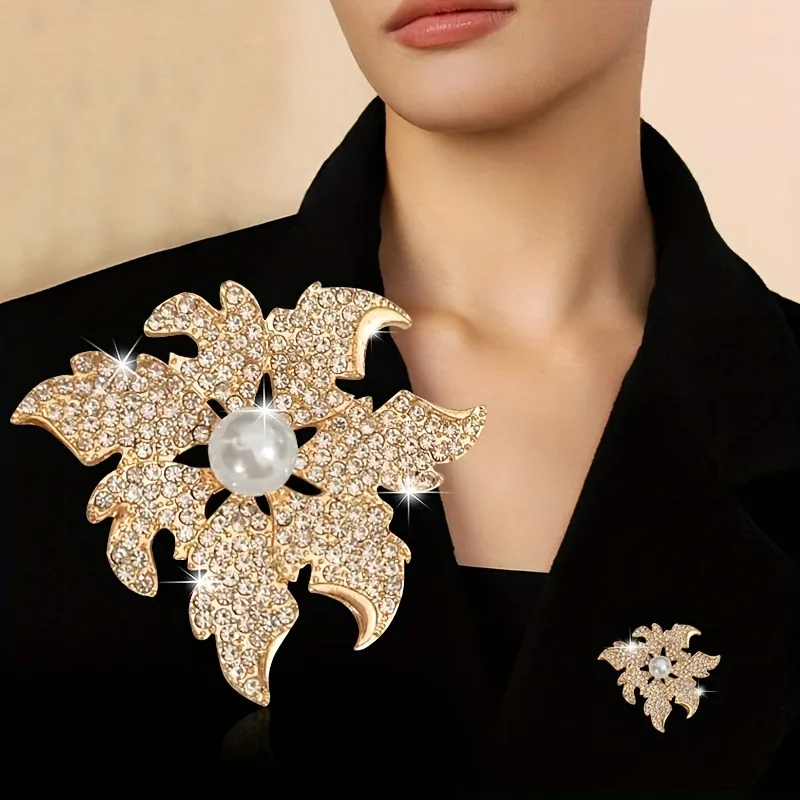 Elegant Luxurious Maple Leaf Alloy Women's Brooches display picture 1