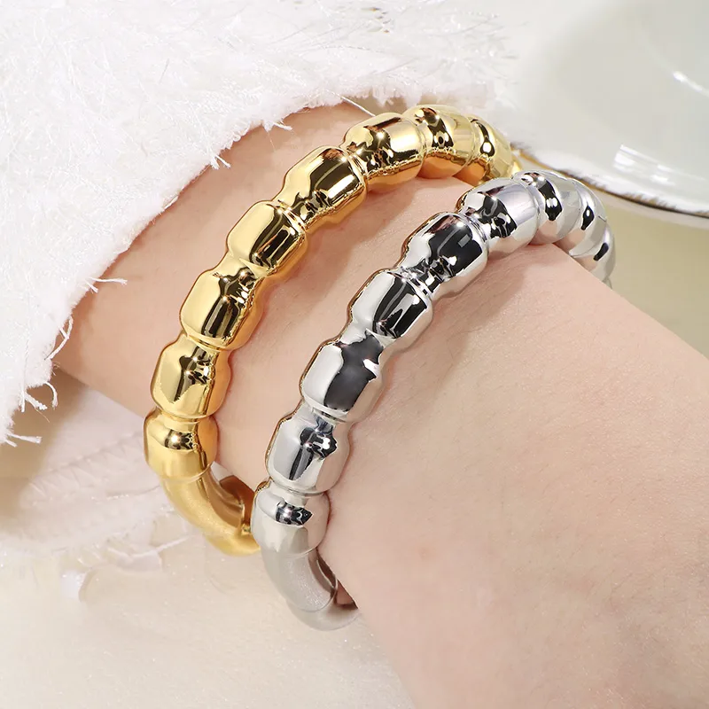 Vacation Simple Style Solid Color 304 Stainless Steel 18K Gold Plated Women's Bangle display picture 2