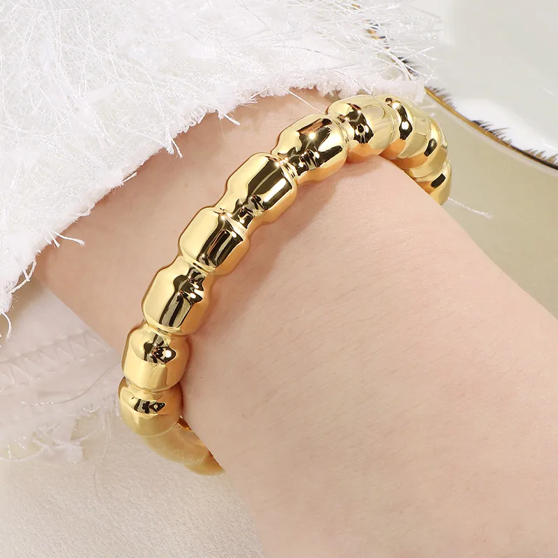 Vacation Simple Style Solid Color 304 Stainless Steel 18K Gold Plated Women's Bangle display picture 6