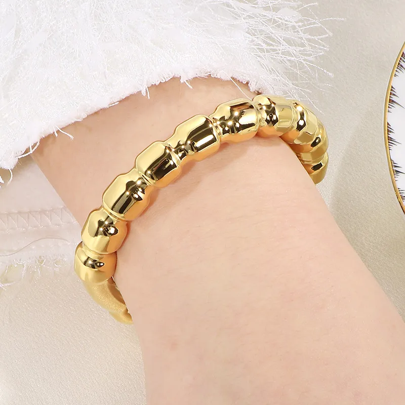 Vacation Simple Style Solid Color 304 Stainless Steel 18K Gold Plated Women's Bangle display picture 12