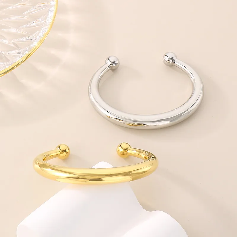 Vacation Simple Style Solid Color 304 Stainless Steel 18K Gold Plated Women's Bangle display picture 3