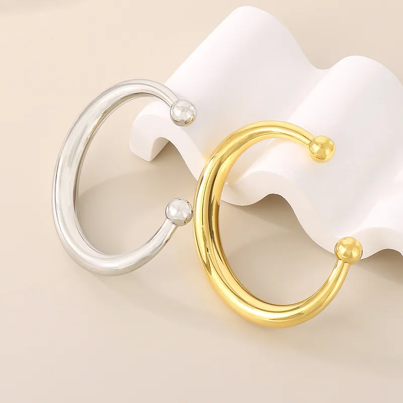 Vacation Simple Style Solid Color 304 Stainless Steel 18K Gold Plated Women's Bangle display picture 2