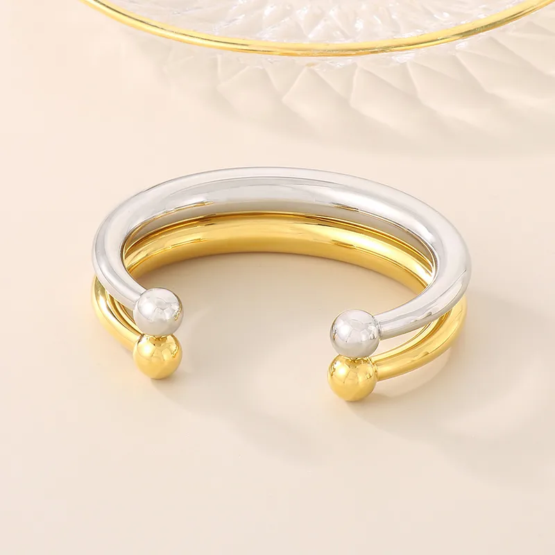 Vacation Simple Style Solid Color 304 Stainless Steel 18K Gold Plated Women's Bangle display picture 4