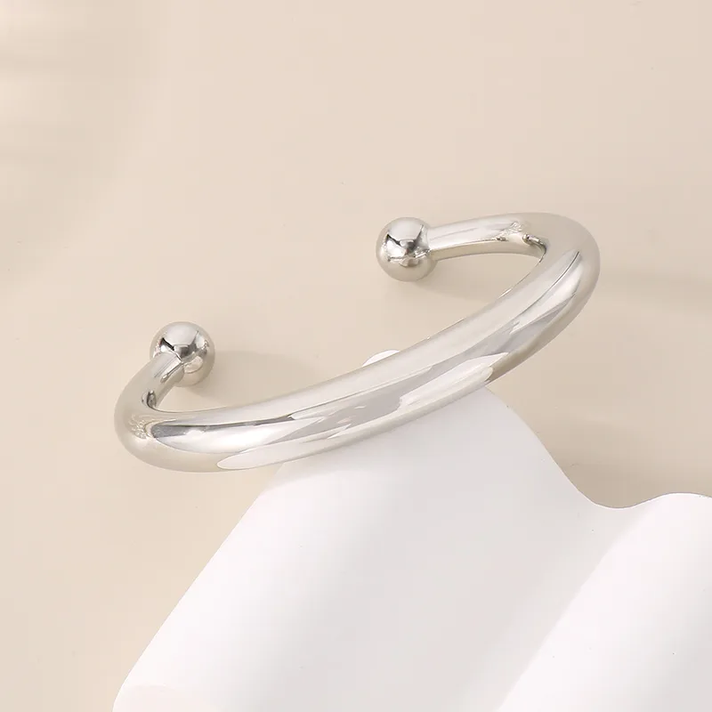 Vacation Simple Style Solid Color 304 Stainless Steel 18K Gold Plated Women's Bangle display picture 10