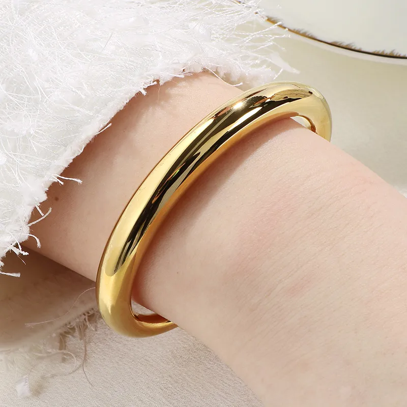 Vacation Simple Style Solid Color 304 Stainless Steel 18K Gold Plated Women's Bangle display picture 7