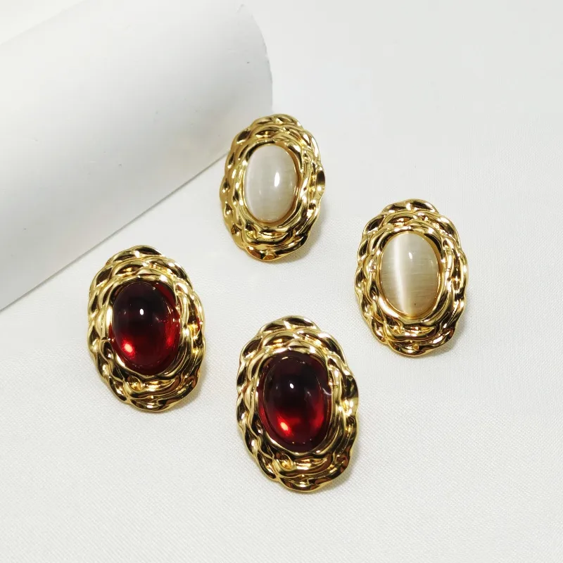 1 Pair Luxurious Lady Commute Oval 304 Stainless Steel Opal 18K Gold Plated Ear Studs display picture 1