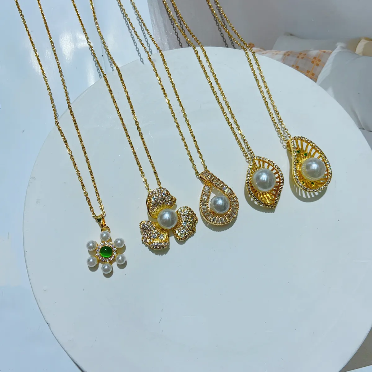 Casual Cute Sweet Irregular Water Droplets Flower 304 Stainless Steel Plating Inlay Imitation Pearl Zircon 18K Gold Plated Women's Pendant Necklace display picture 1