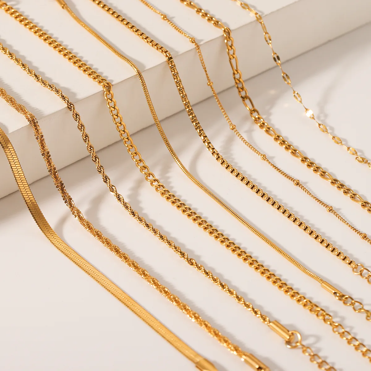 Simple Style Classic Style Solid Color 304 Stainless Steel Titanium Steel 18K Gold Plated Women's Bracelets display picture 5