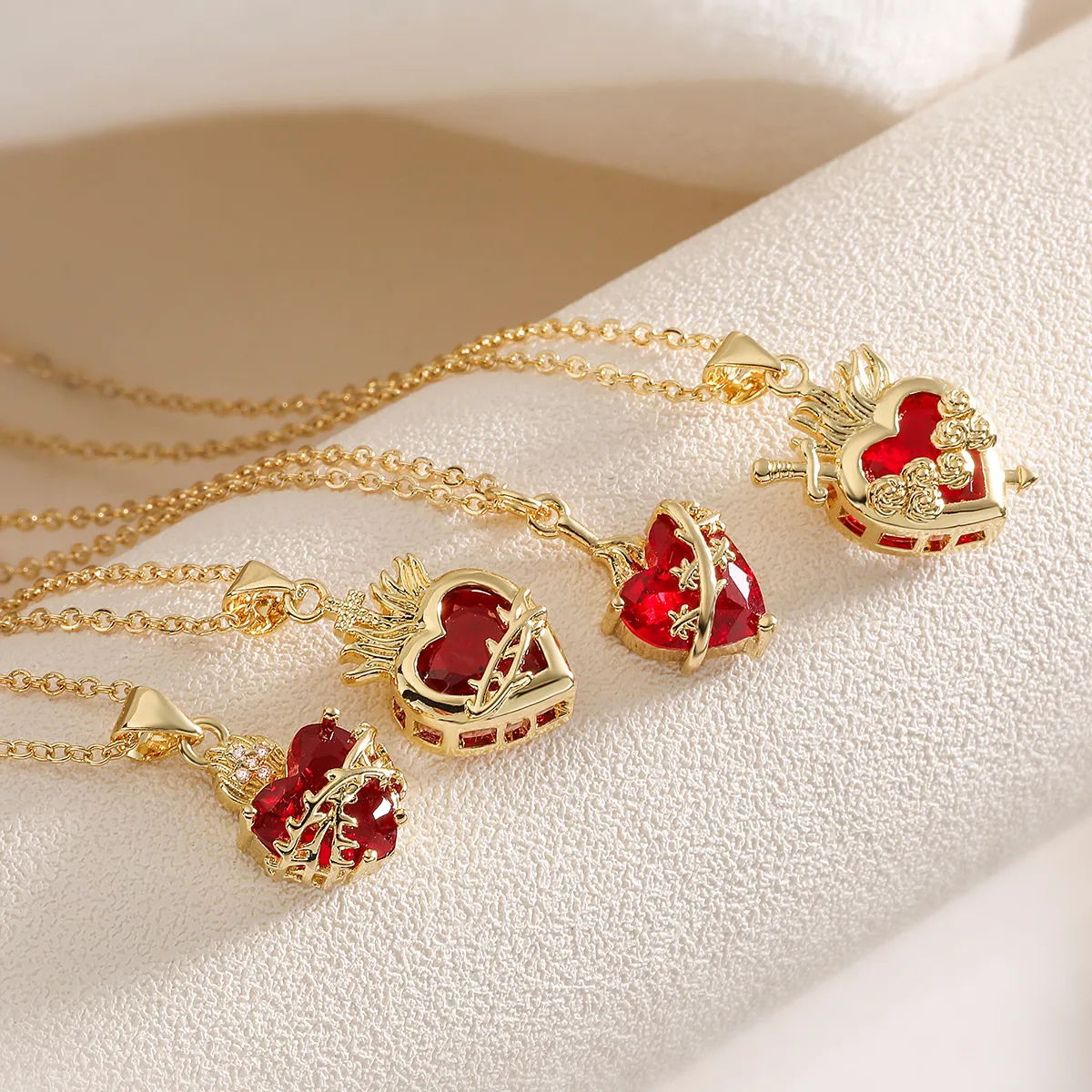 Retro Simple Style Heart Shape Copper Women's Pendant Necklace display picture 5