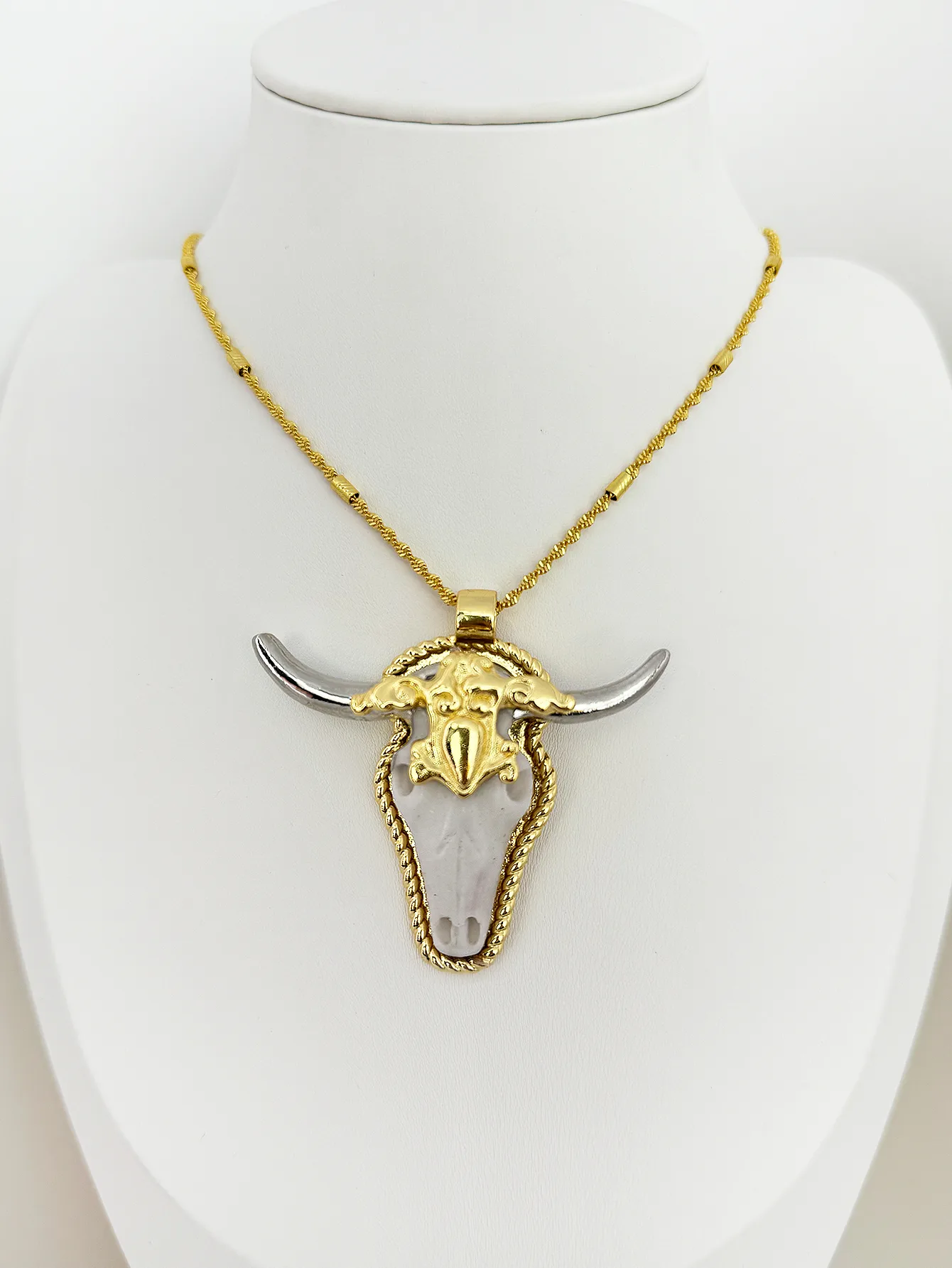 Vintage Style Rock Animal Resin Brass Plating Zircon 18K Gold Plated Women's Pendant Necklace display picture 4