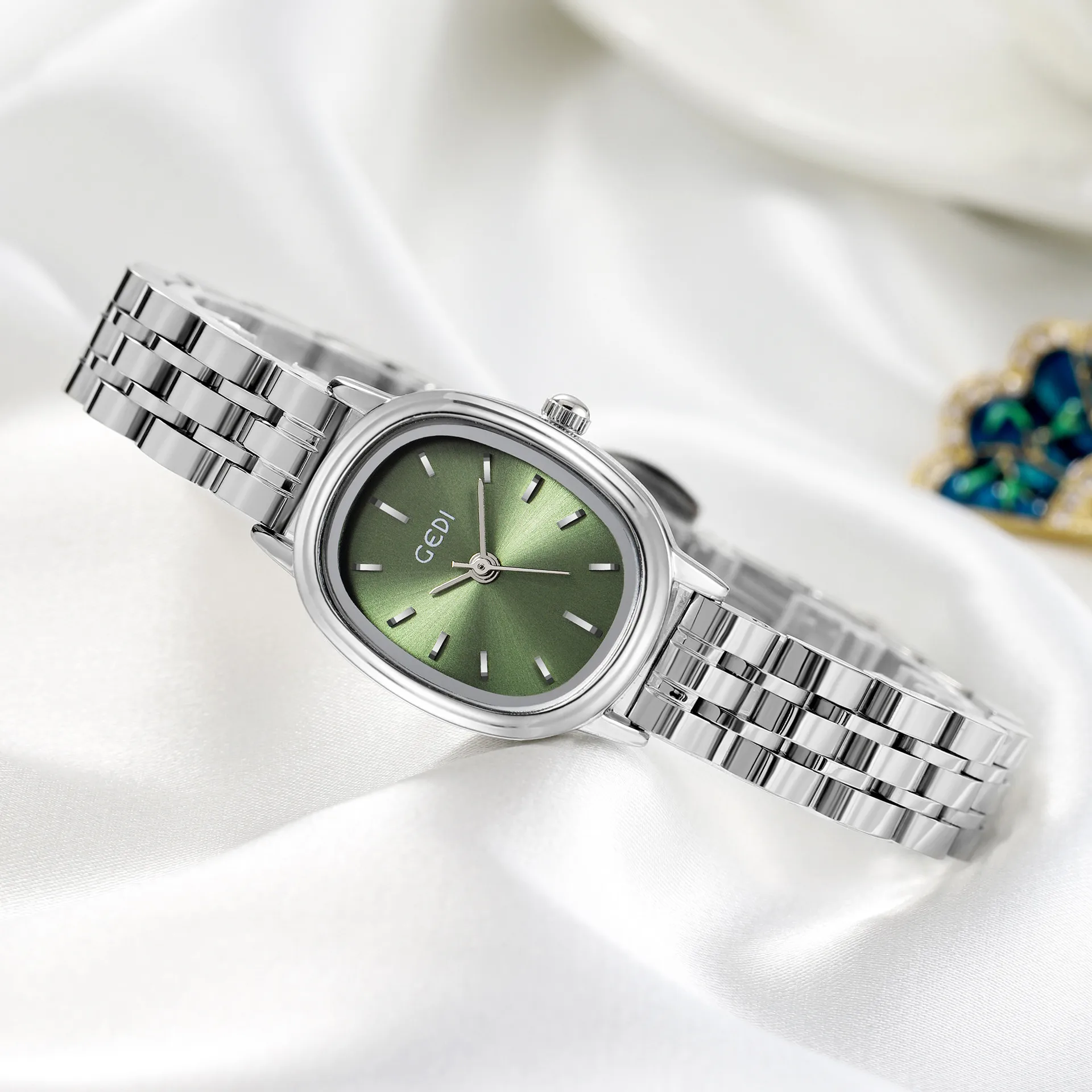 Vacation Simple Style Solid Color Butterfly Double Snap Quartz display picture 1