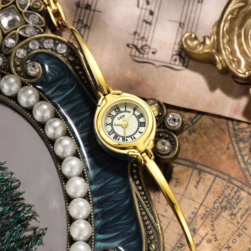 Vacation Simple Style Solid Color Jewelry Buckle Quartz display picture 1