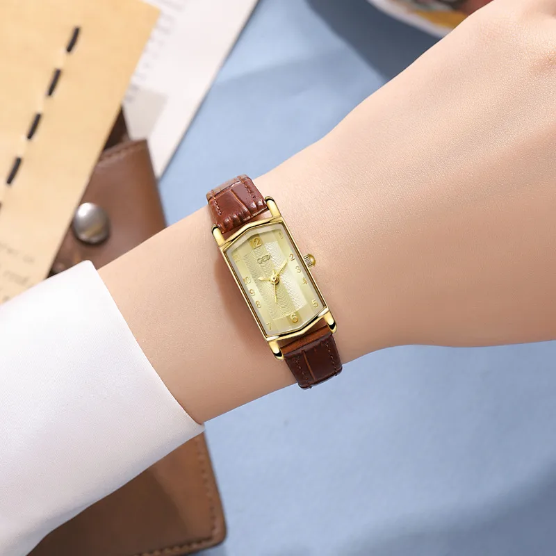 Retro Solid Color Hook Quartz display picture 1