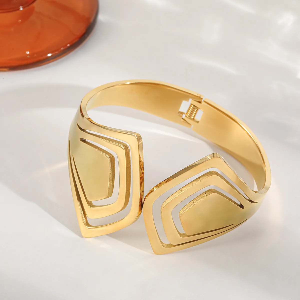 Elegant Exaggerated Artistic Geometric Leaves Flower 304 Stainless Steel 18K Gold Plated Unisex Bangle display picture 1