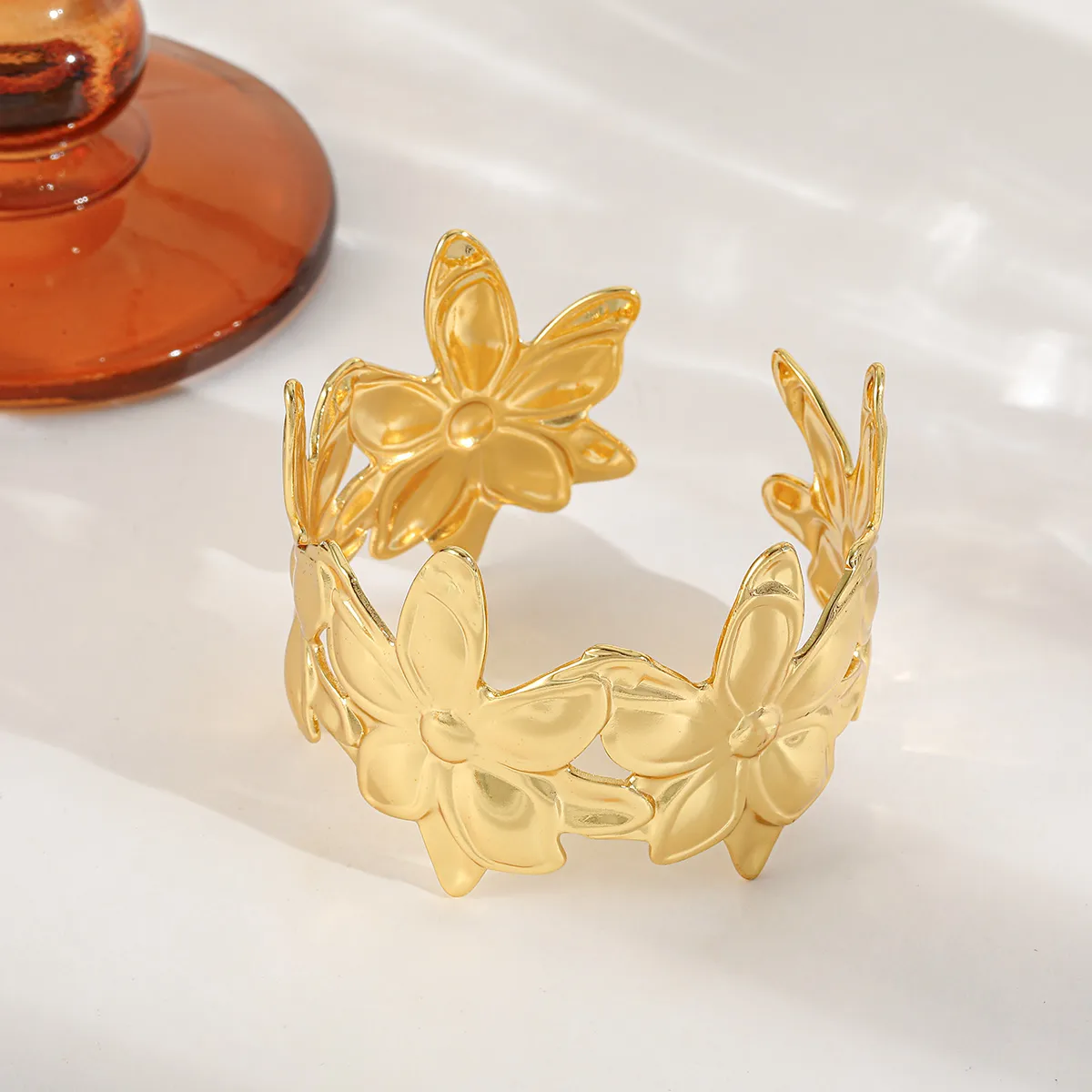 Elegant Exaggerated Artistic Geometric Leaves Flower 304 Stainless Steel 18K Gold Plated Unisex Bangle display picture 2