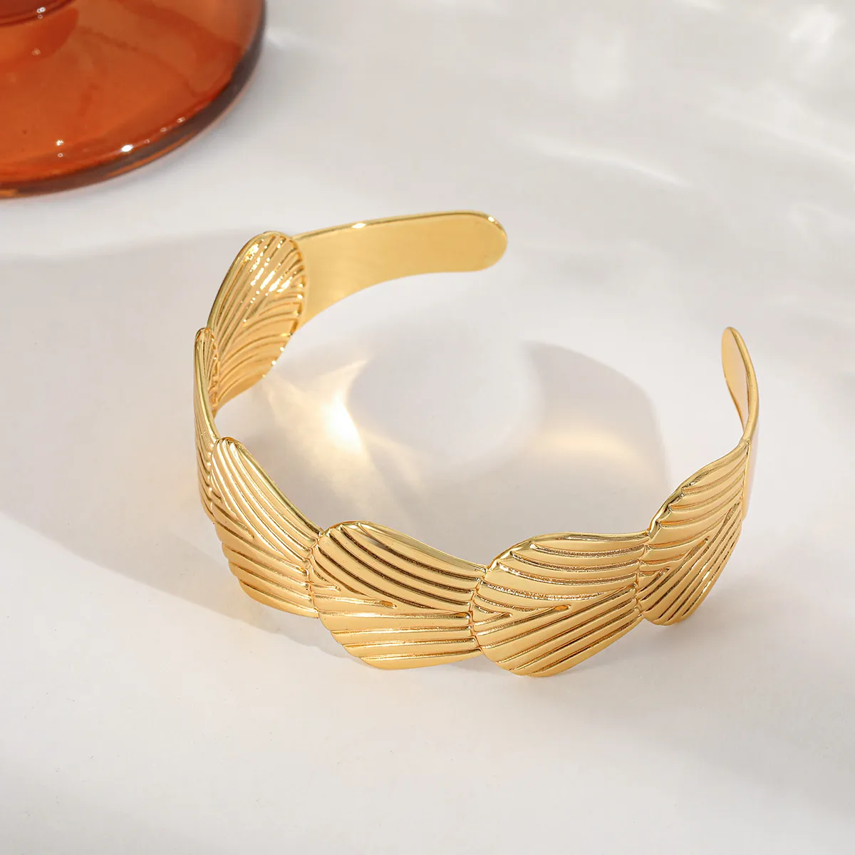 Elegant Exaggerated Artistic Geometric Leaves Flower 304 Stainless Steel 18K Gold Plated Unisex Bangle display picture 4