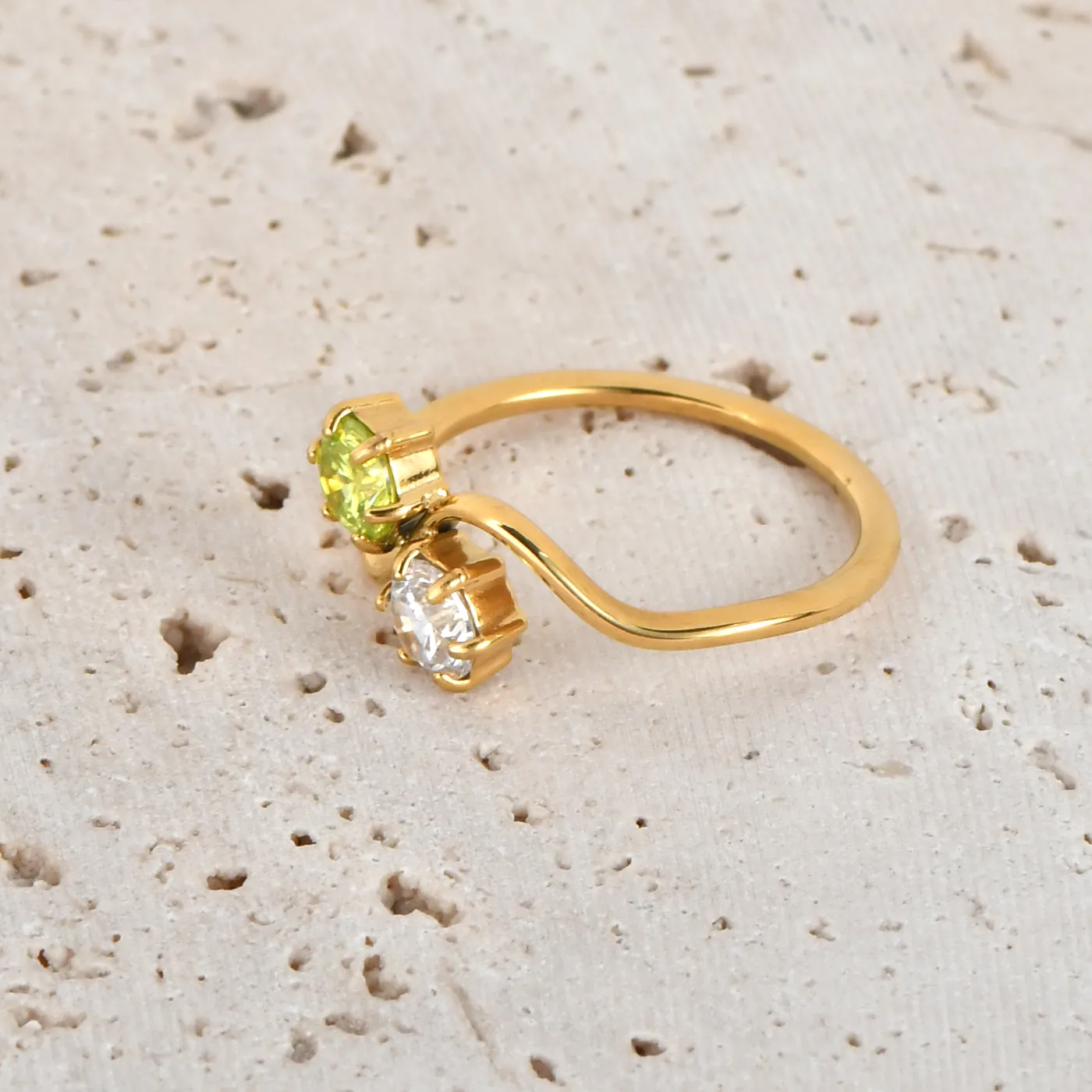 Beach Solid Color Titanium Steel Zircon 18K Gold Plated Women's Rings display picture 1