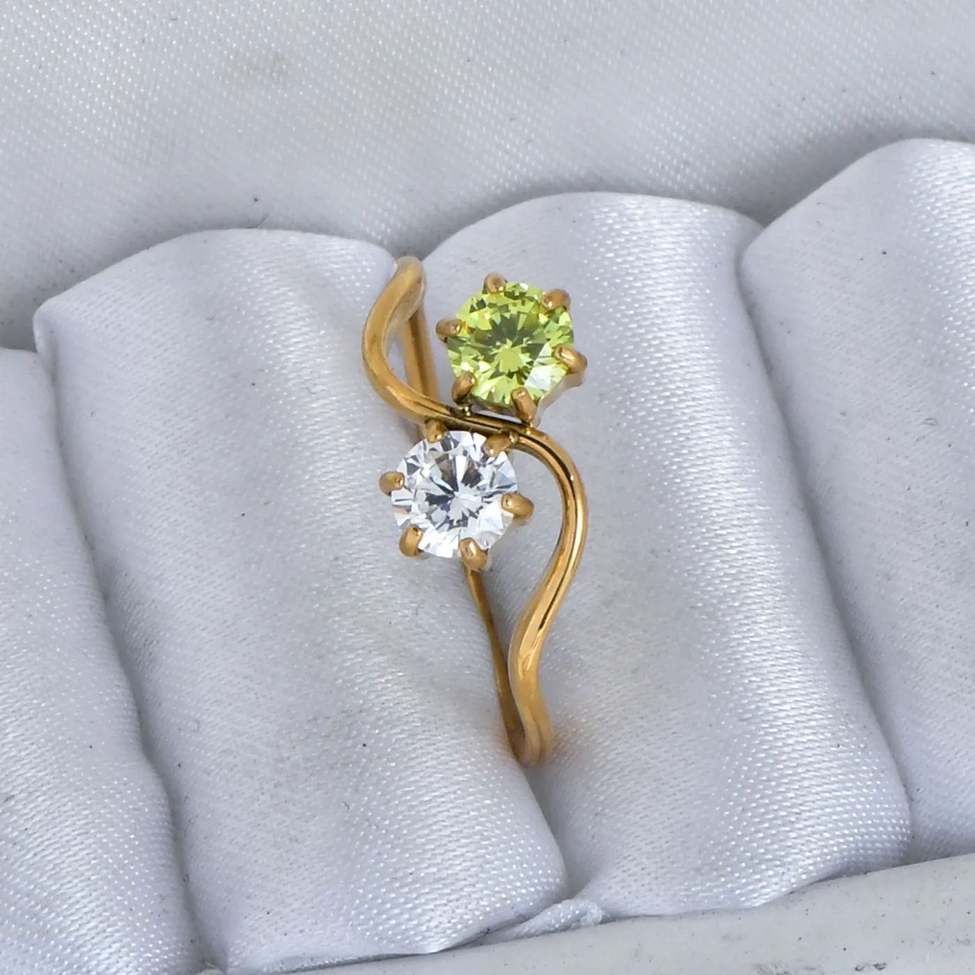 Beach Solid Color Titanium Steel Zircon 18K Gold Plated Women's Rings display picture 2
