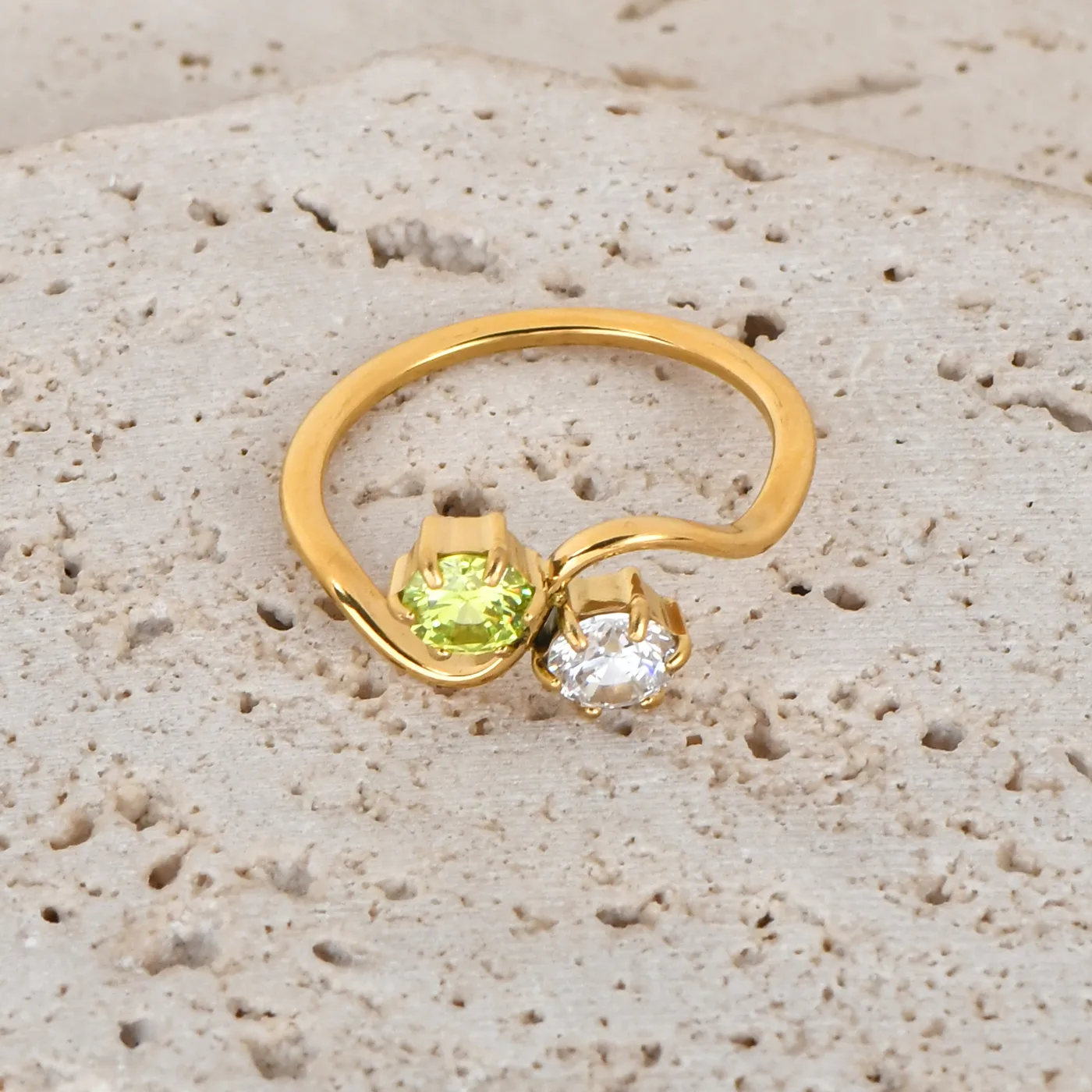 Beach Solid Color Titanium Steel Zircon 18K Gold Plated Women's Rings display picture 3