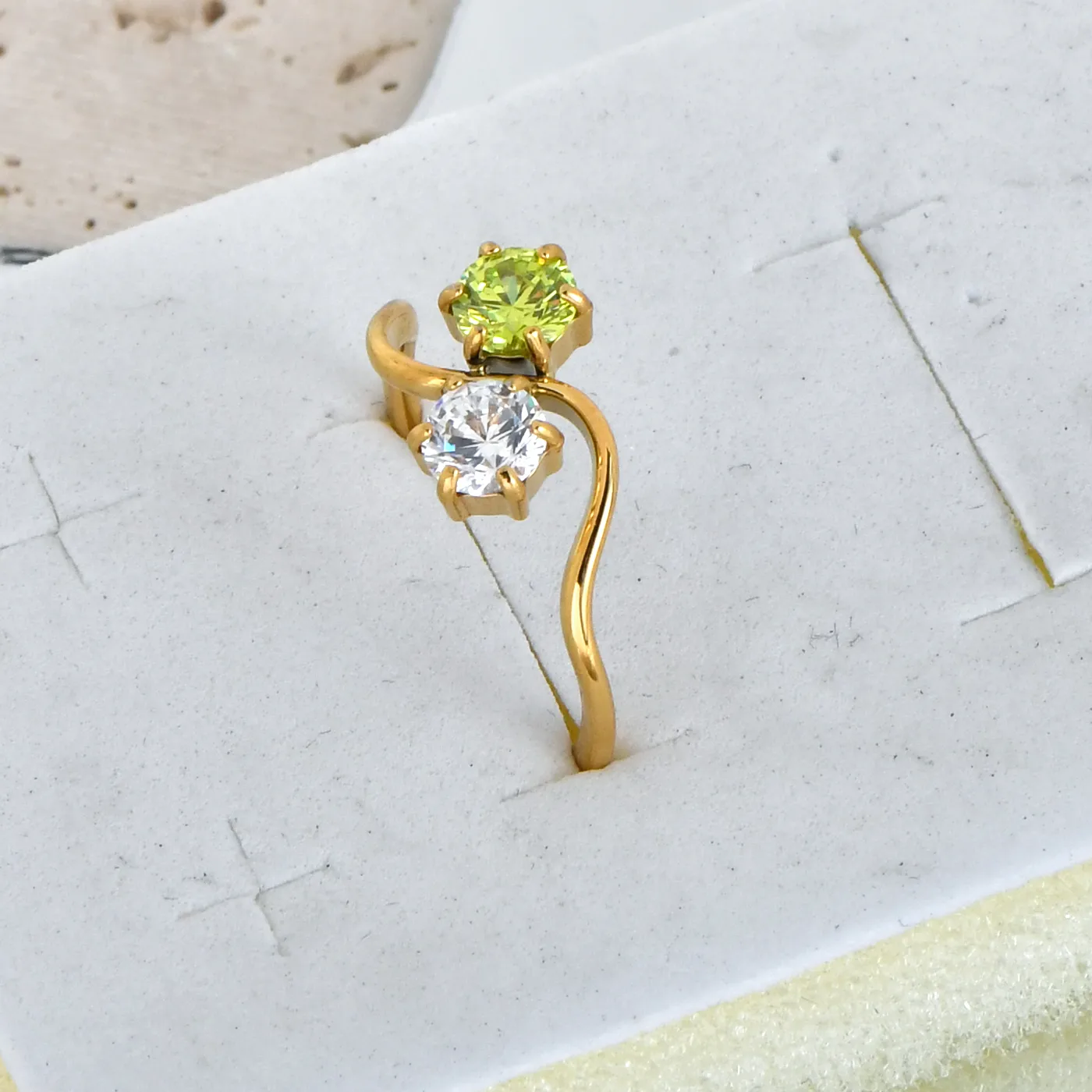 Beach Solid Color Titanium Steel Zircon 18K Gold Plated Women's Rings display picture 4