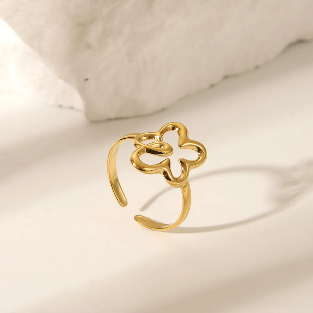 Vacation Classic Style Heart Shape 304 Stainless Steel Heart Flowers Hollow Out 18K Gold Plated Unisex Rings display picture 5