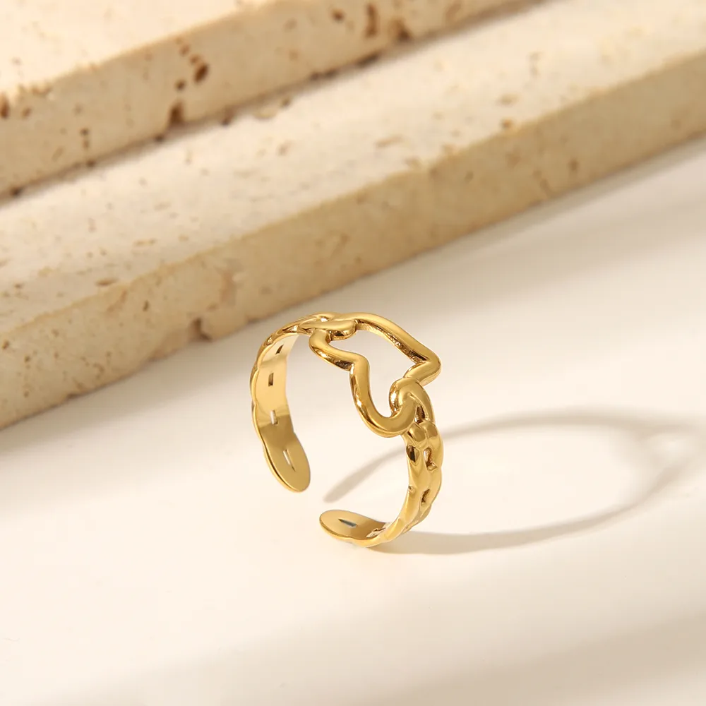 Vacation Classic Style Heart Shape 304 Stainless Steel Heart Flowers Hollow Out 18K Gold Plated Unisex Rings display picture 7