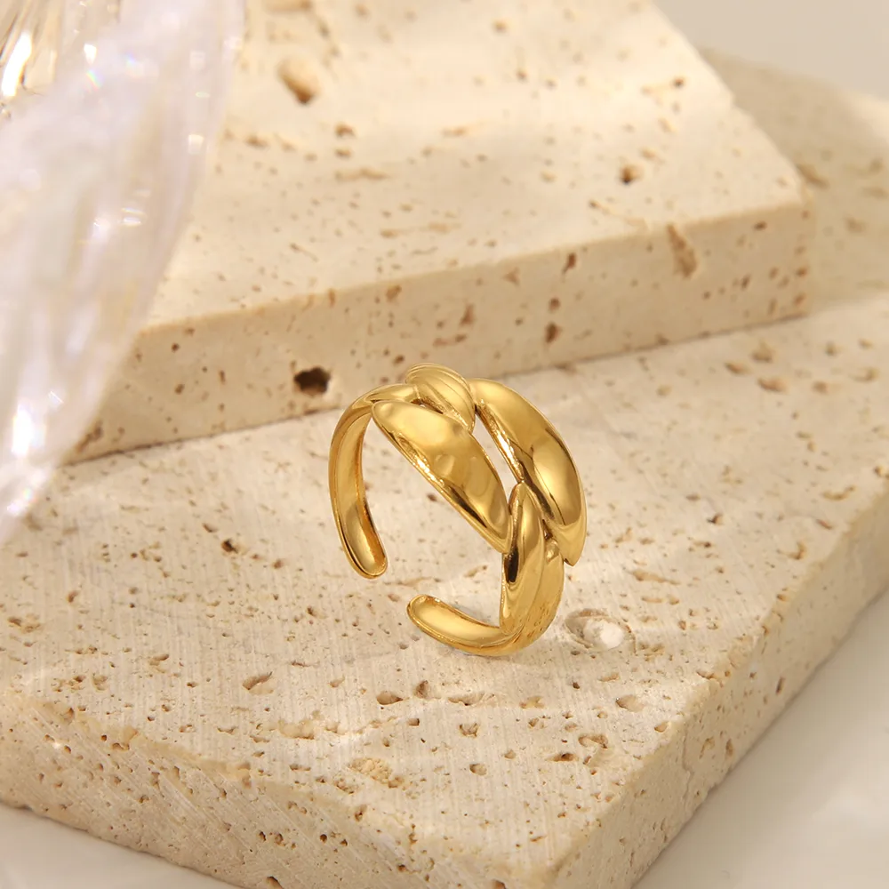 Vacation Classic Style Heart Shape 304 Stainless Steel Heart Flowers Hollow Out 18K Gold Plated Unisex Rings display picture 9