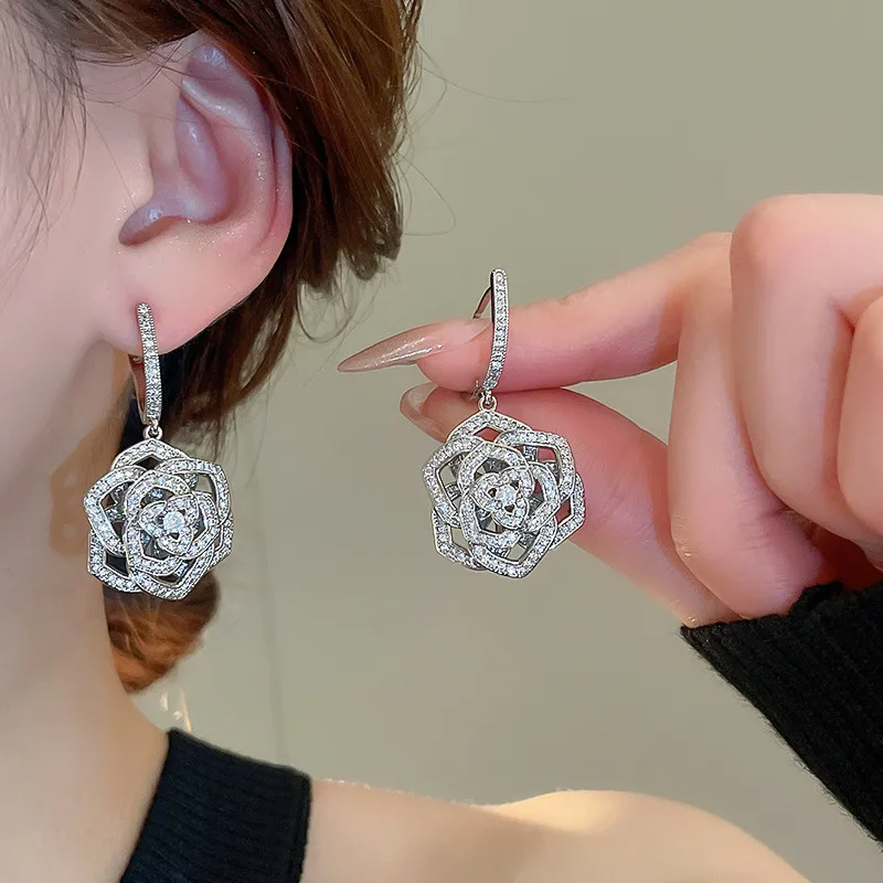 1 Pair Elegant Glam Flower Copper Drop Earrings display picture 1