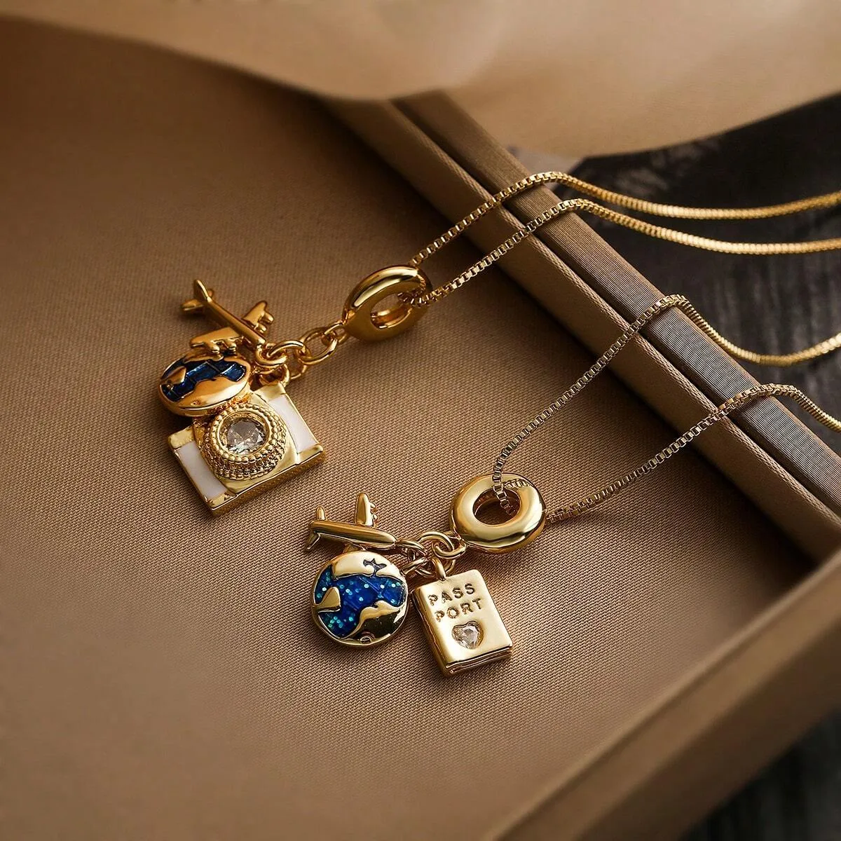 Casual Vintage Style Camera Airplane Alloy Copper Women's Pendant Necklace display picture 4