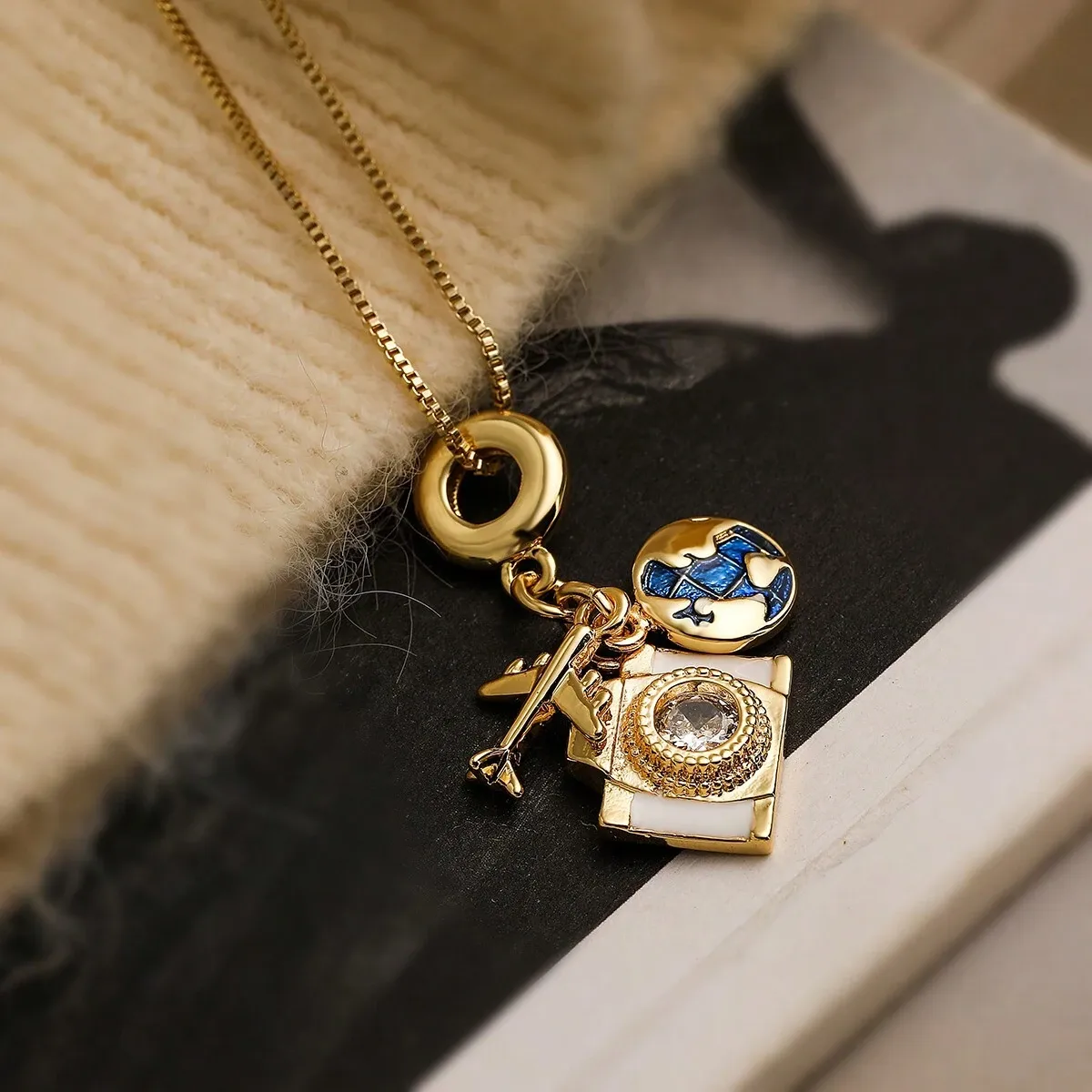 Casual Vintage Style Camera Airplane Alloy Copper Women's Pendant Necklace display picture 5