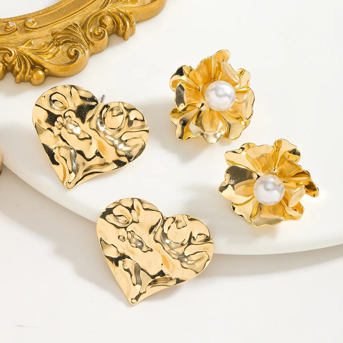 1 Pair Vacation Classic Style Heart Shape Flower Imitation Pearl Alloy Ear Studs display picture 2