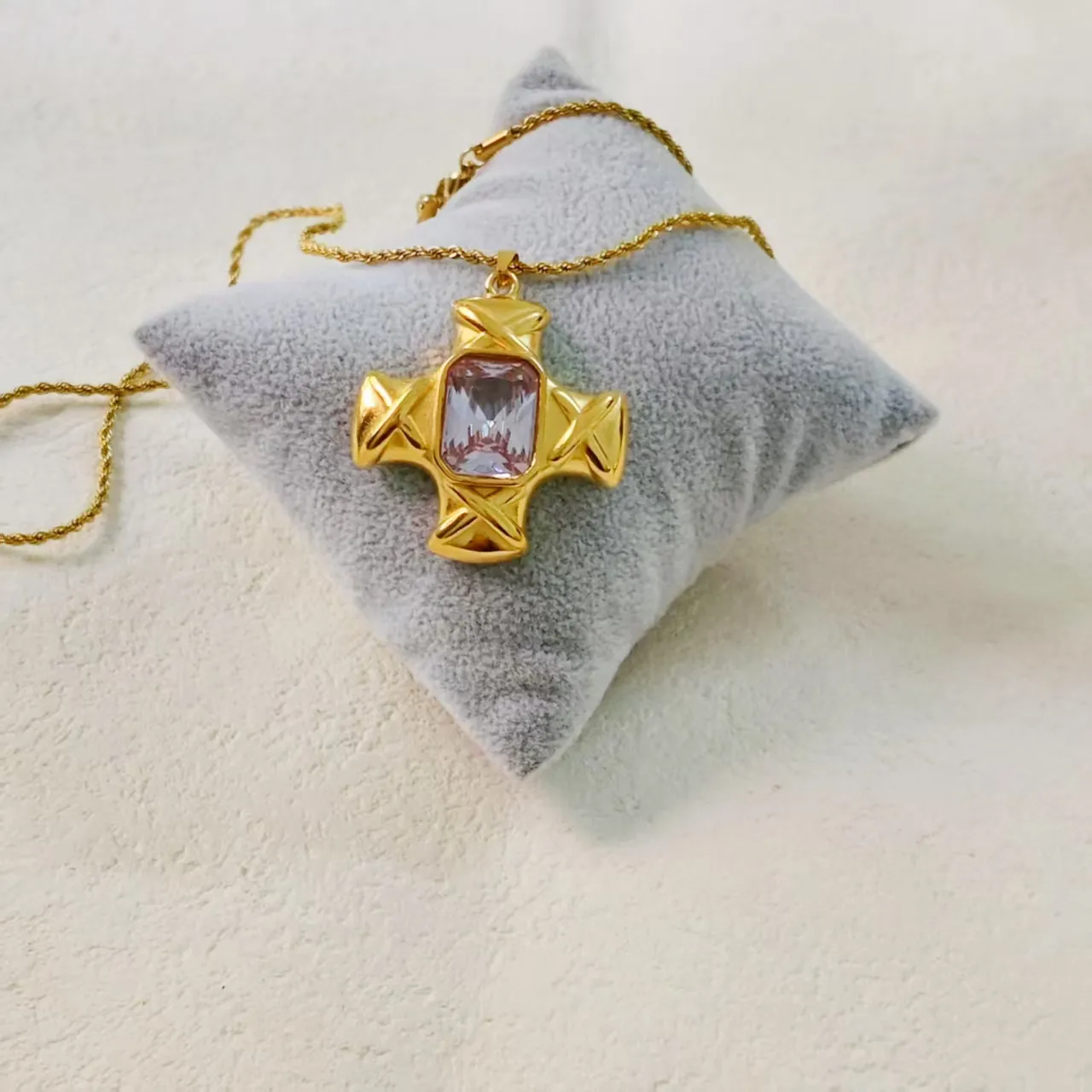 Casual Cross 304 Stainless Steel Metal Plating Rhinestones 18K Gold Plated Women's Pendant Necklace display picture 3