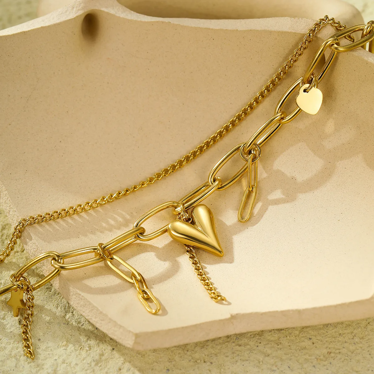 Casual Simple Style Commute Heart Shape 304 Stainless Steel Plating 18K Gold Plated Women's Bracelets display picture 3