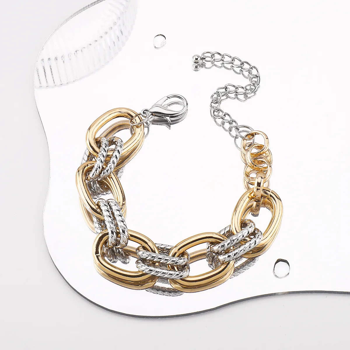 Simple Style Commute Geometric Alloy Iron Aluminum Plating Women's Bracelets Necklace display picture 7