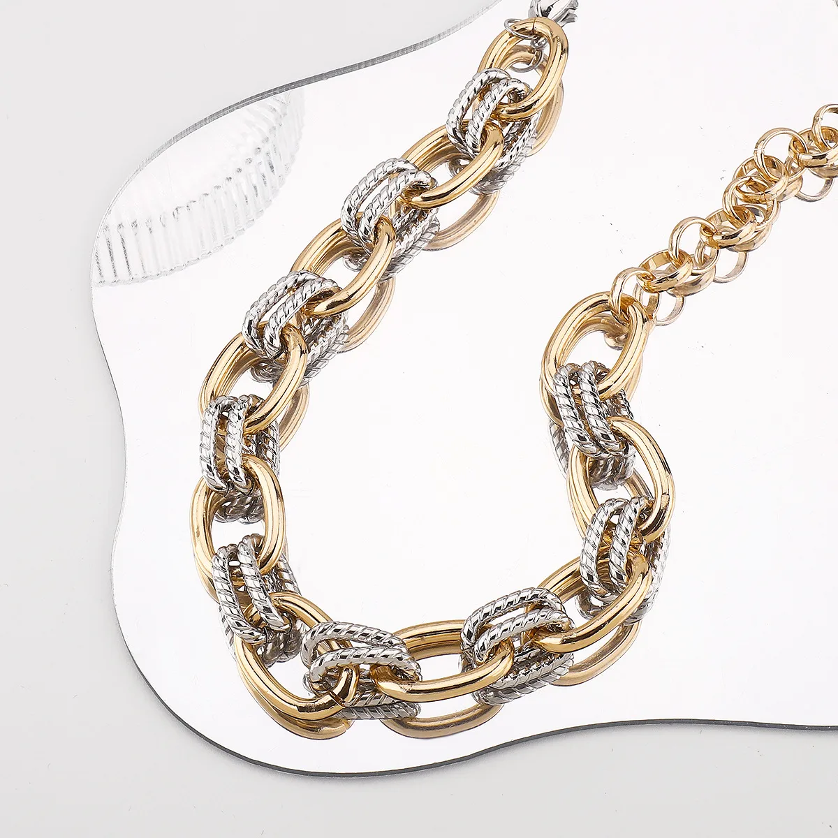 Simple Style Commute Geometric Alloy Iron Aluminum Plating Women's Bracelets Necklace display picture 11