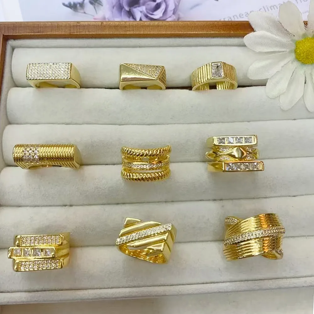 Vacation Modern Style Rectangle Copper Polishing Inlay Zircon 18K Gold Plated Women's Rings display picture 1