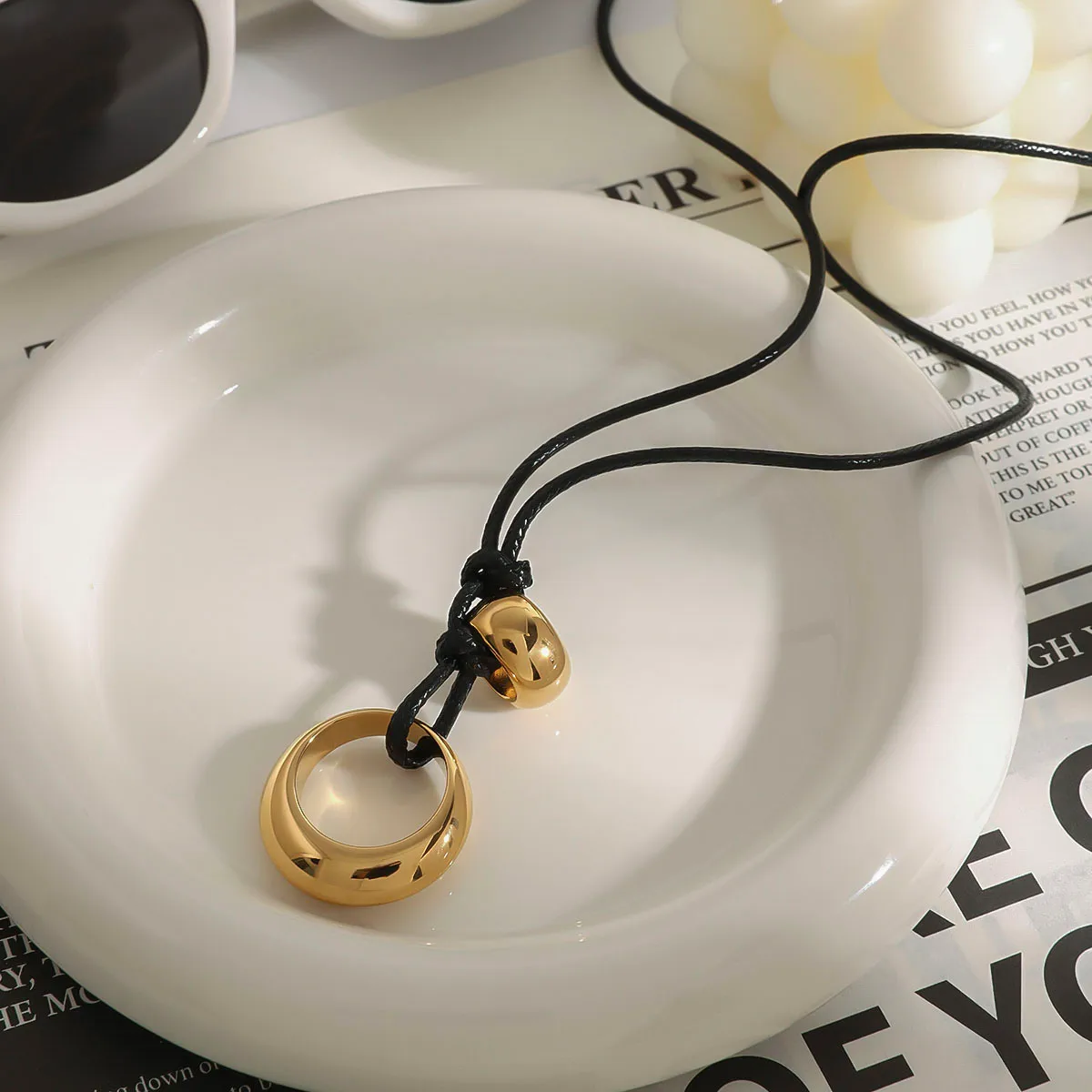 Modern Style Simple Style Irregular Circle 304 Stainless Steel Wax Rope Women's Pendant Necklace display picture 1