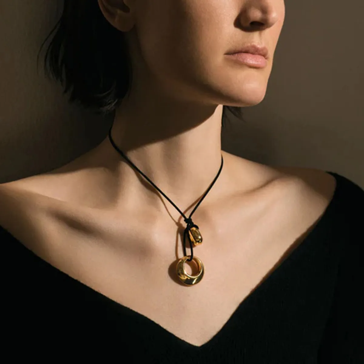 Modern Style Simple Style Irregular Circle 304 Stainless Steel Wax Rope Women's Pendant Necklace display picture 7