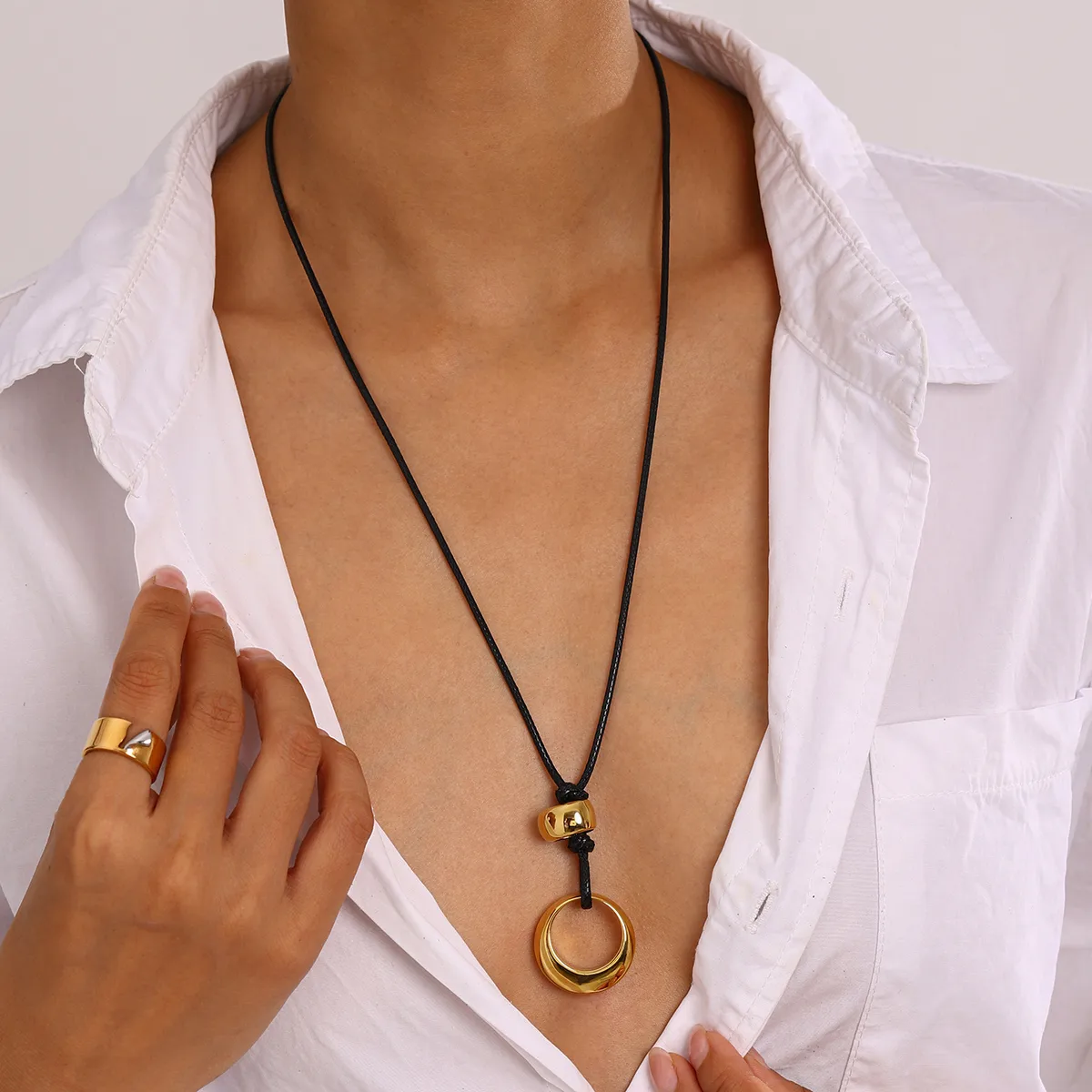 Modern Style Simple Style Irregular Circle 304 Stainless Steel Wax Rope Women's Pendant Necklace display picture 11