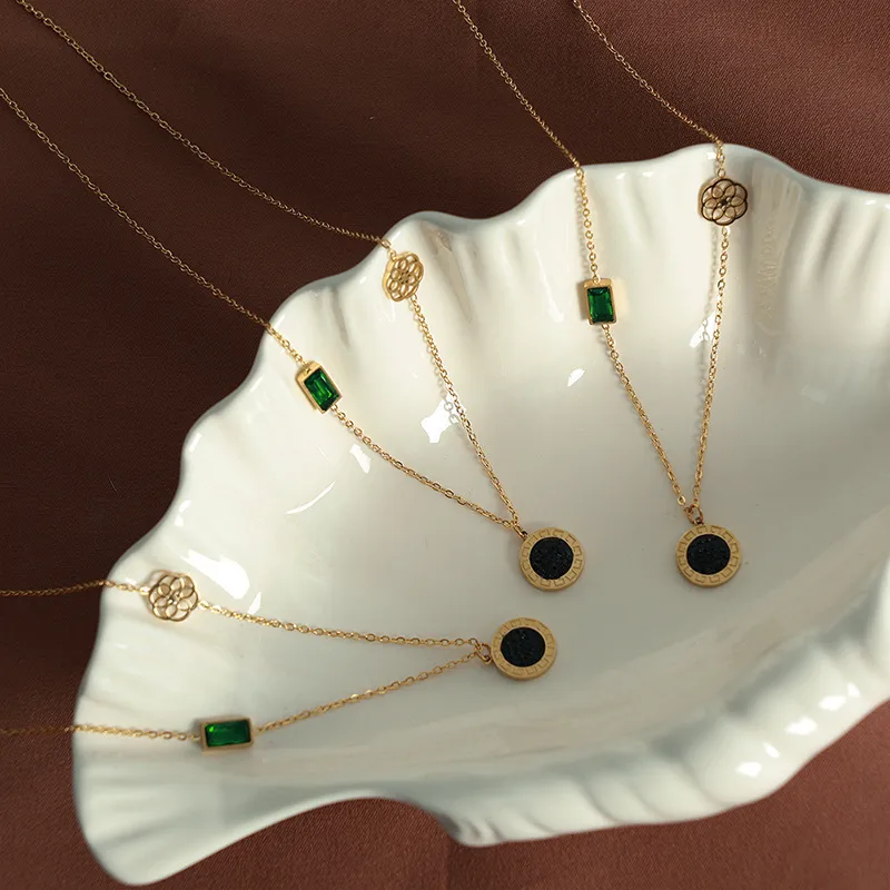 Casual Simple Style Commute Round 304 Stainless Steel Polishing Plating Inlay Artificial Rhinestones 18K Gold Plated Women's Pendant Necklace display picture 5