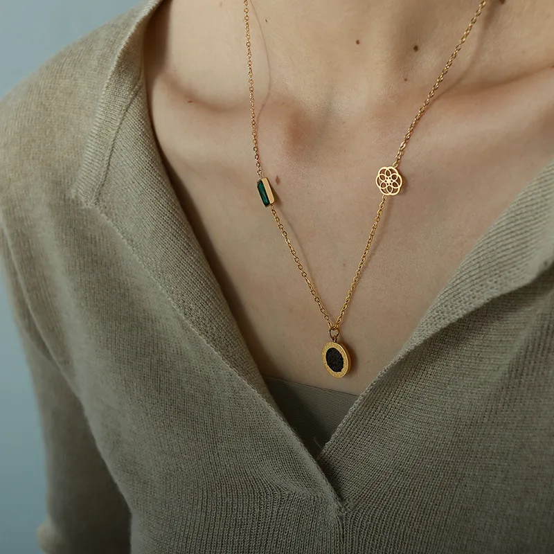 Casual Simple Style Commute Round 304 Stainless Steel Polishing Plating Inlay Artificial Rhinestones 18K Gold Plated Women's Pendant Necklace display picture 3