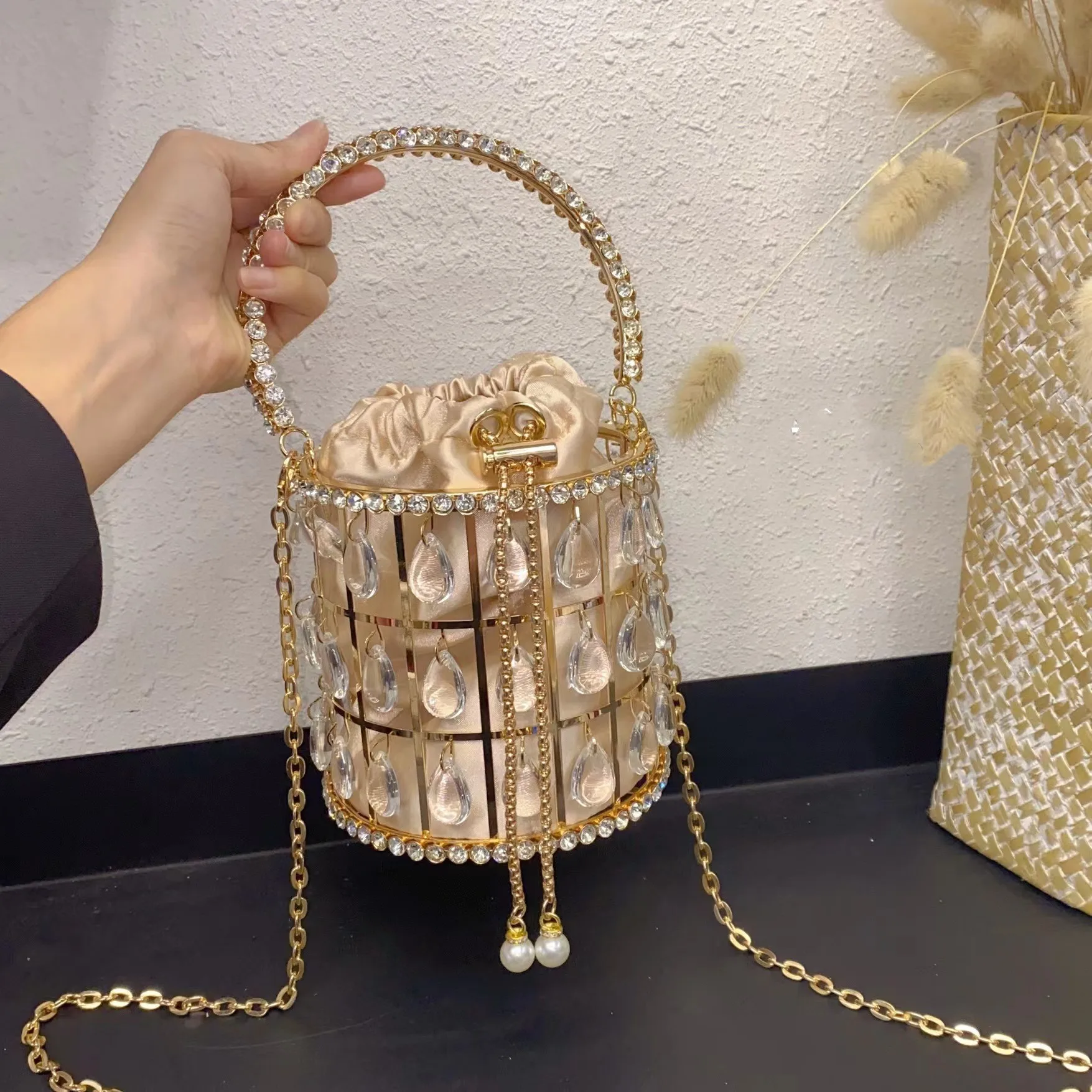 Women's Small Metal Solid Color Elegant Bucket String Handbag Evening Bag display picture 3