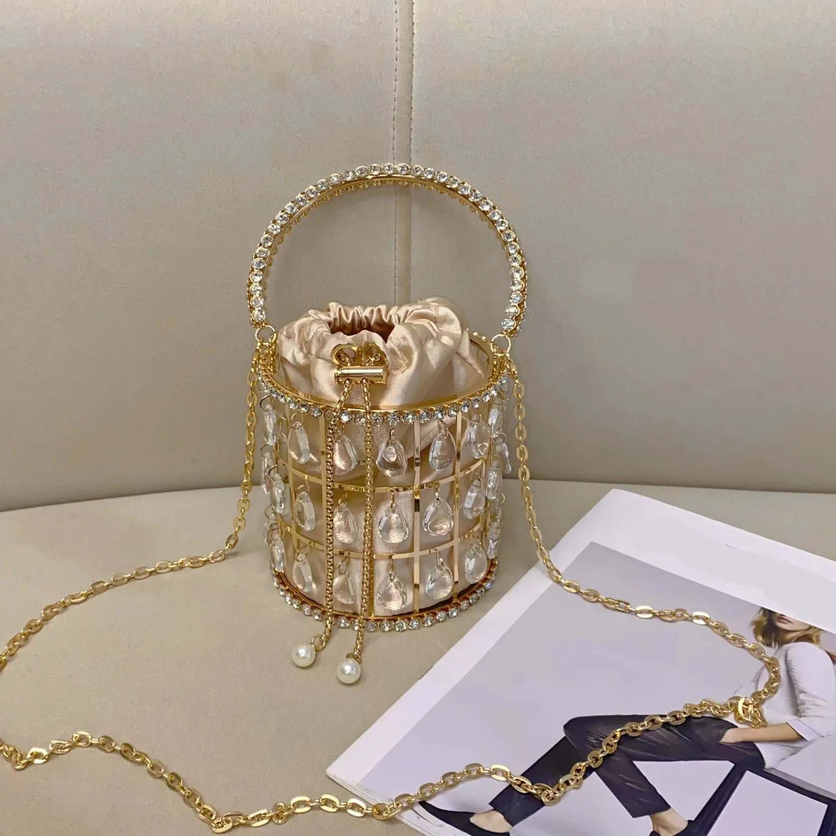 Women's Small Metal Solid Color Elegant Bucket String Handbag Evening Bag display picture 1