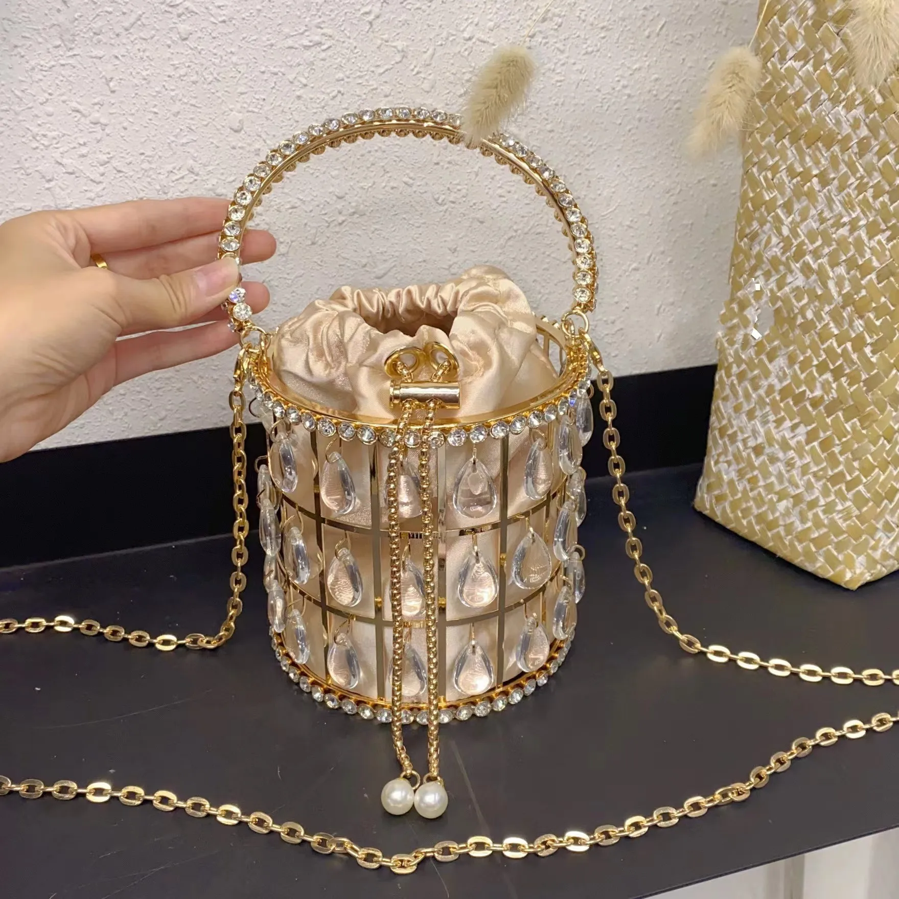 Women's Small Metal Solid Color Elegant Bucket String Handbag Evening Bag display picture 2